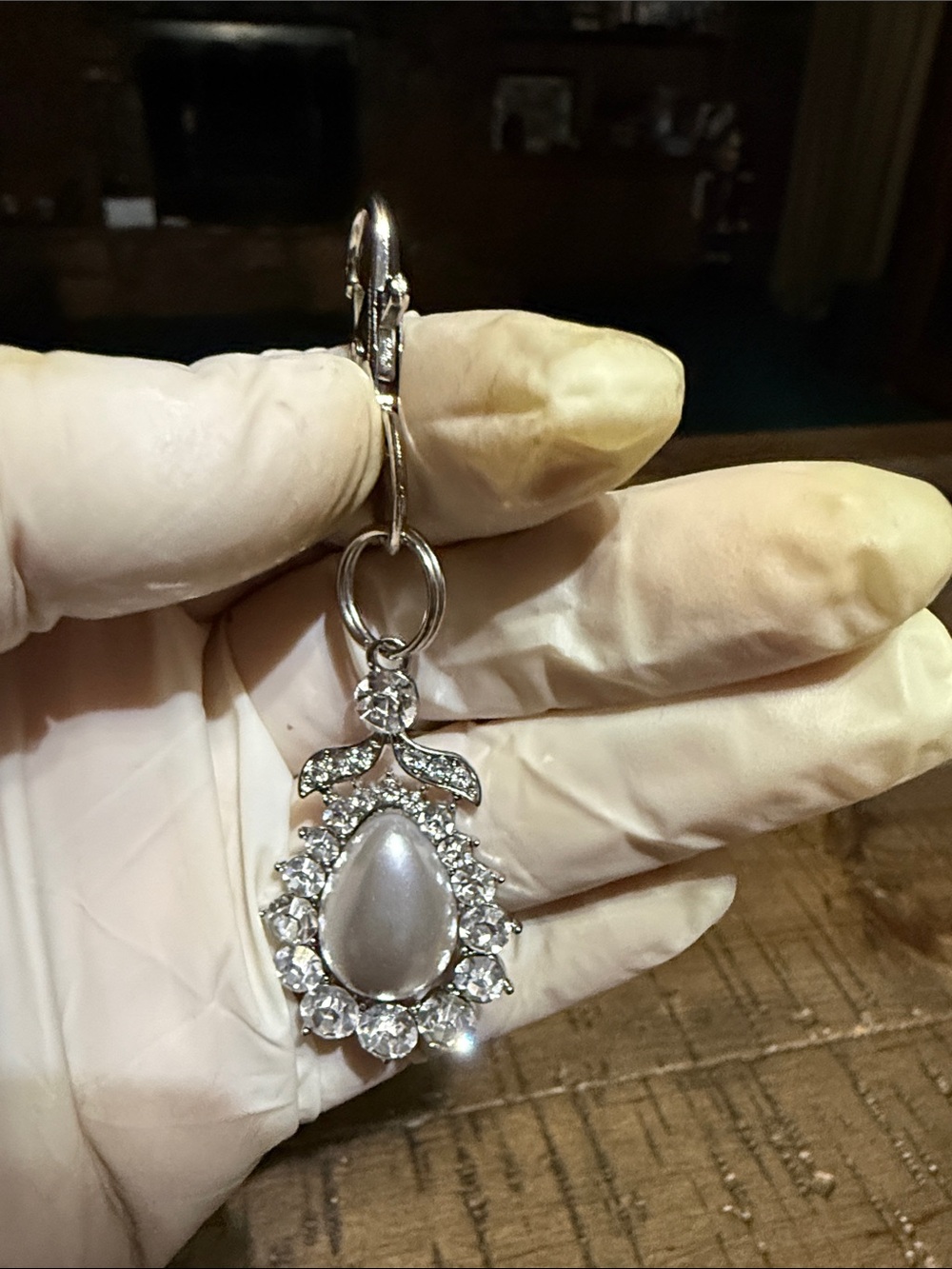 Pearl Teardrop Rhinestone Dangle keychain - Silver Tone - Picture 3 of 3